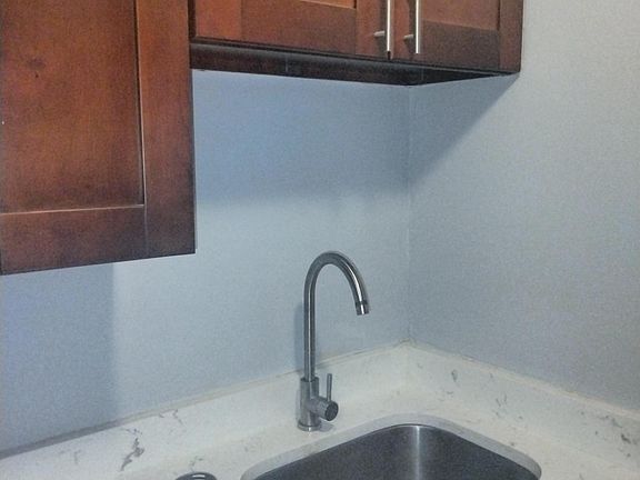 2nd image of 3102 Archwood Ave #104