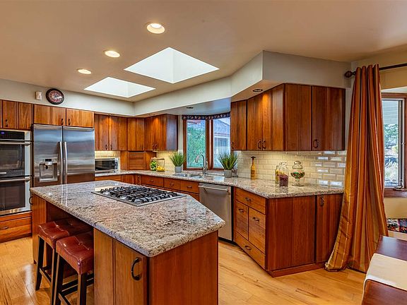 3rd image of 144 Golden Hill Pl