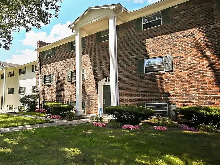 Gatehouse Apartments — Photo 14