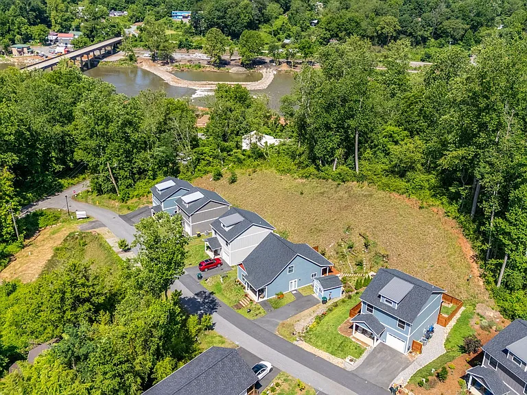 120 Northbend Dr — Photo 37