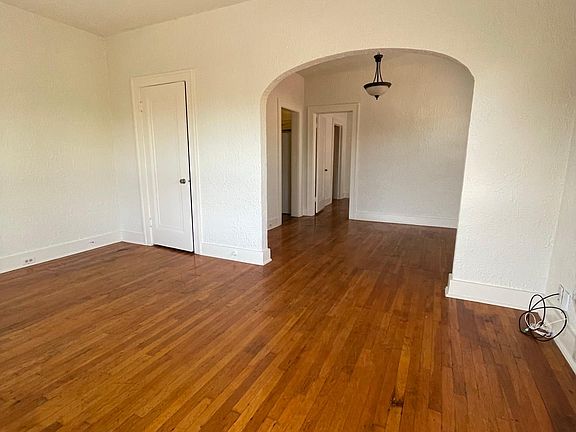 5th image of 255 E Kings Hwy #5