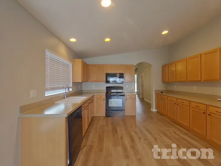 1132 Hill Flower Dr — Photo 5