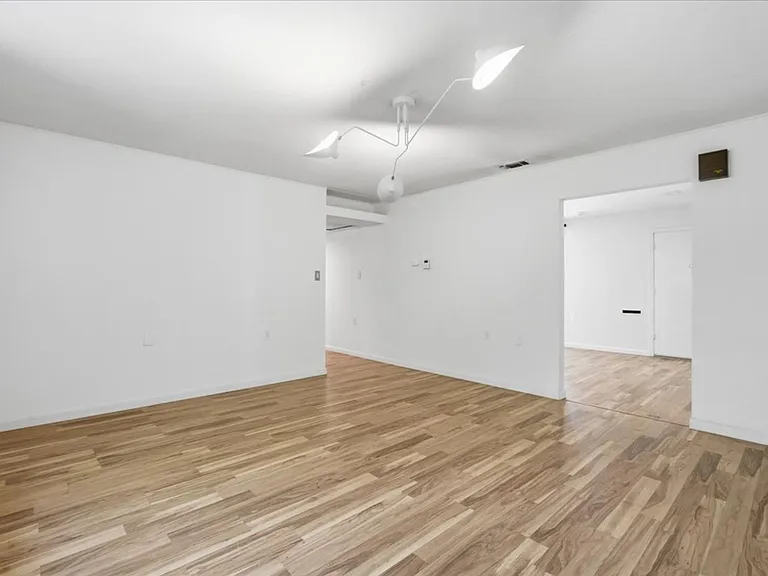 5231 17th Ave — Photo 16