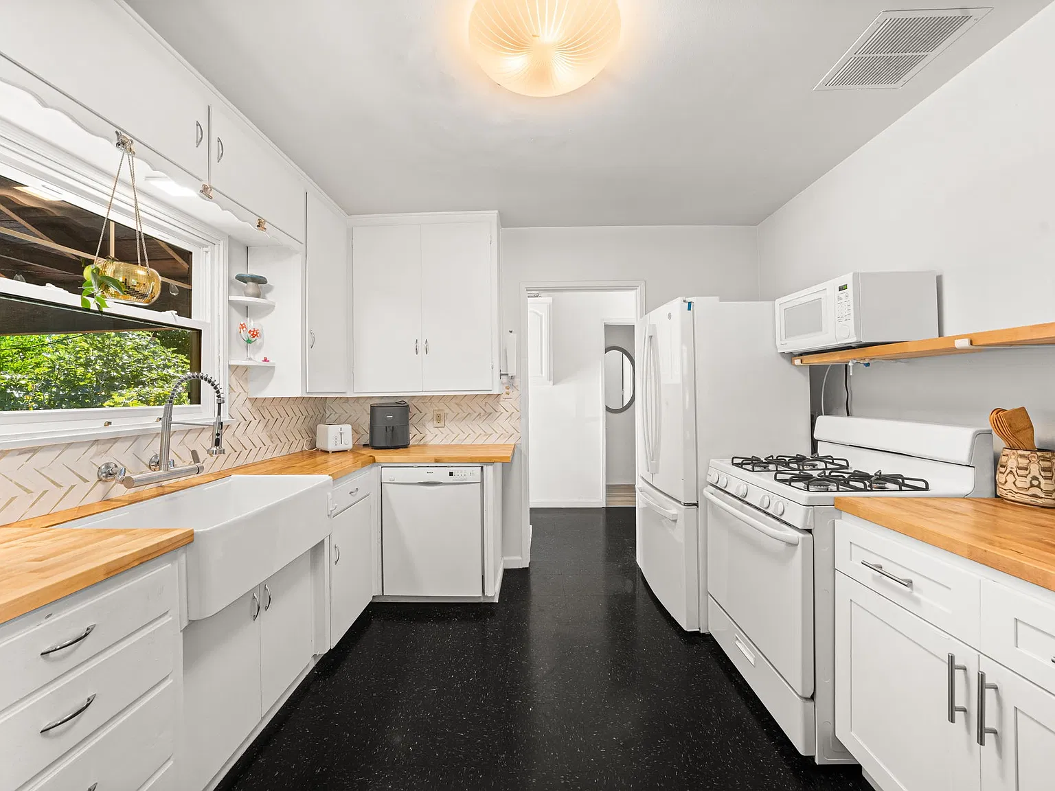 2 bed, 1039 sqft, $2,900 — Photo 4