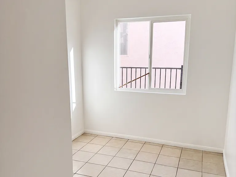 2672 S Redondo Blvd #3 — Photo 5