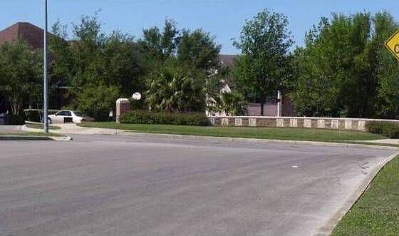 2nd image of 8514 Park Olympia