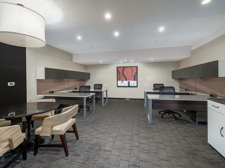 Connect room at Leo