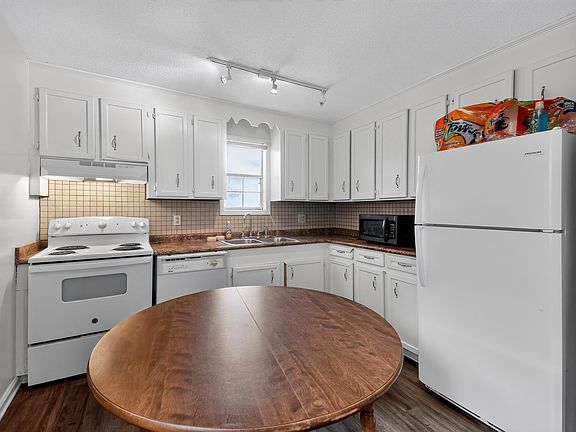 5th image of 6815-6817 Valleybrook Dr