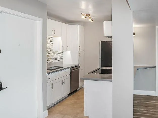 3 bed, 2.0 bath, 1274 sqft, $2,100 — Photo 4