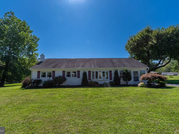 10 Carol Ln, Coatesville, PA 19320