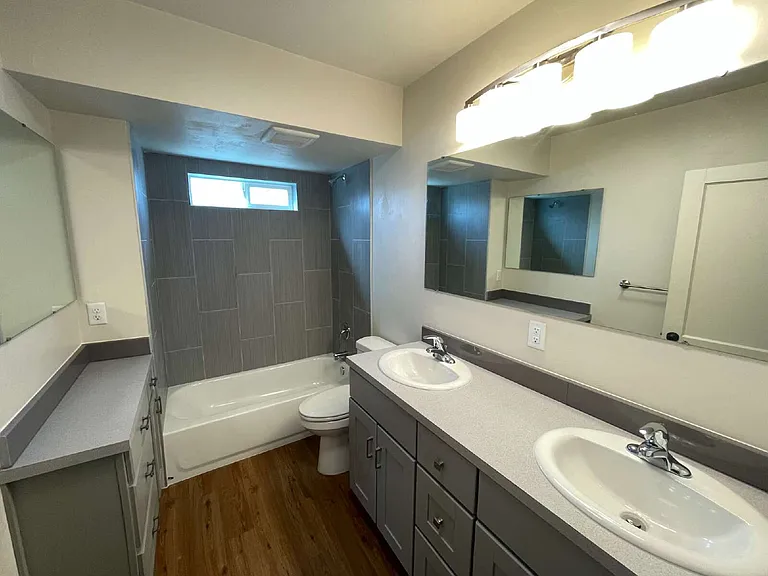 1648 Pearl St — Photo 11