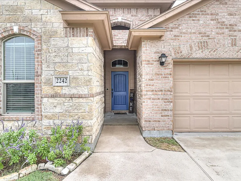 2242 Anacua St — Photo 4