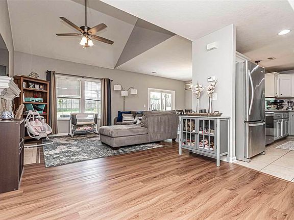 2nd image of 1709 Lydia Ln