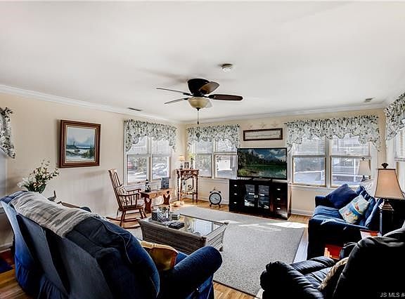 4th image of 317 Jefferis Ave