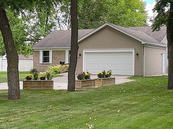 4th image of 6111 Urban Dr