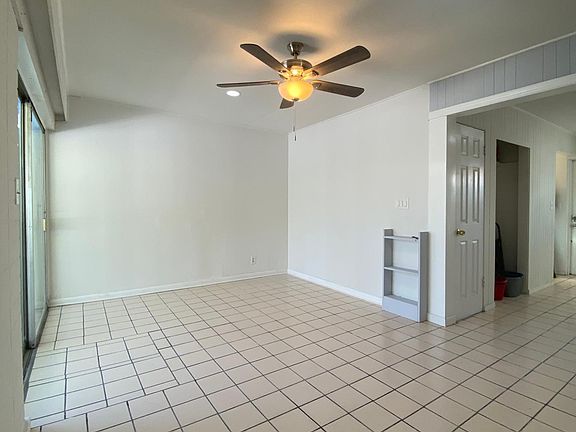 2nd image of 1301 NE Madison Cir N #3