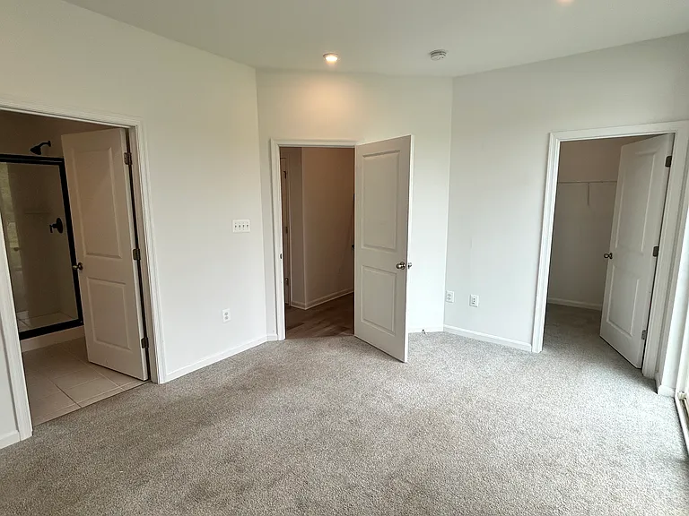 320 Andrew Ct — Photo 5