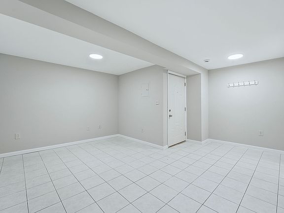 3rd image of 5 Oak St #8