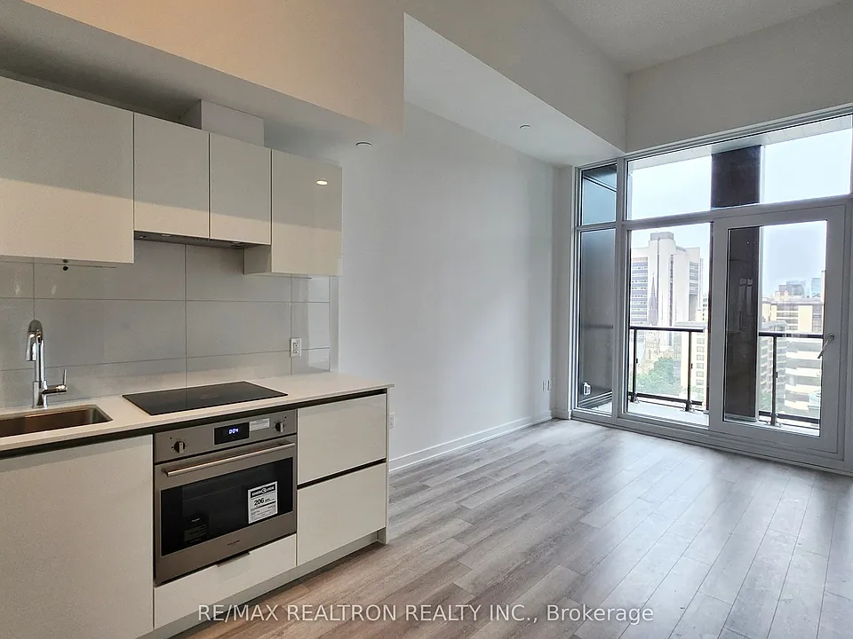 238 Simcoe St #1120