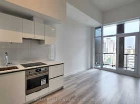238 Simcoe St