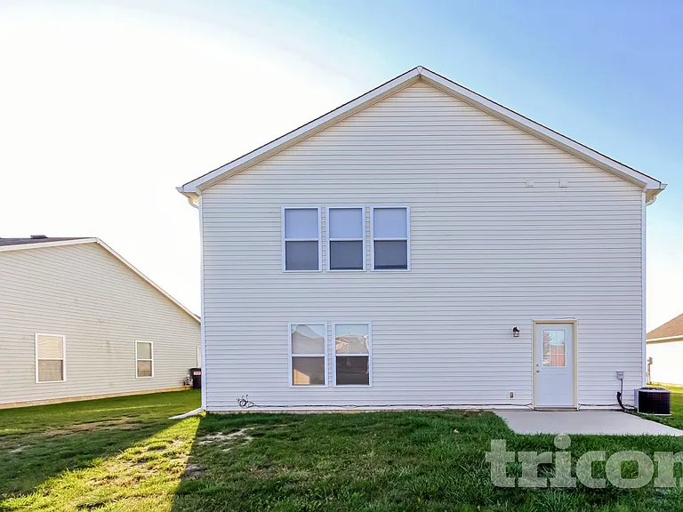 453 Bridgewater Dr — Photo 14
