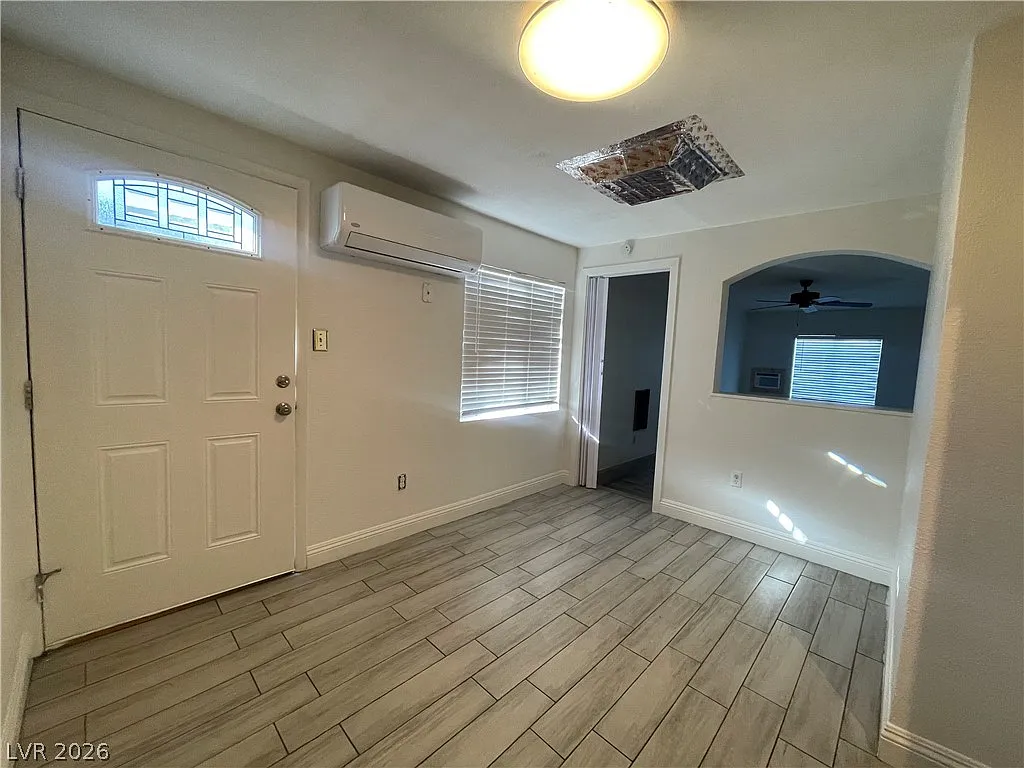 1 bed, 1.0 bath, 1396 sqft, $915 — Photo 2