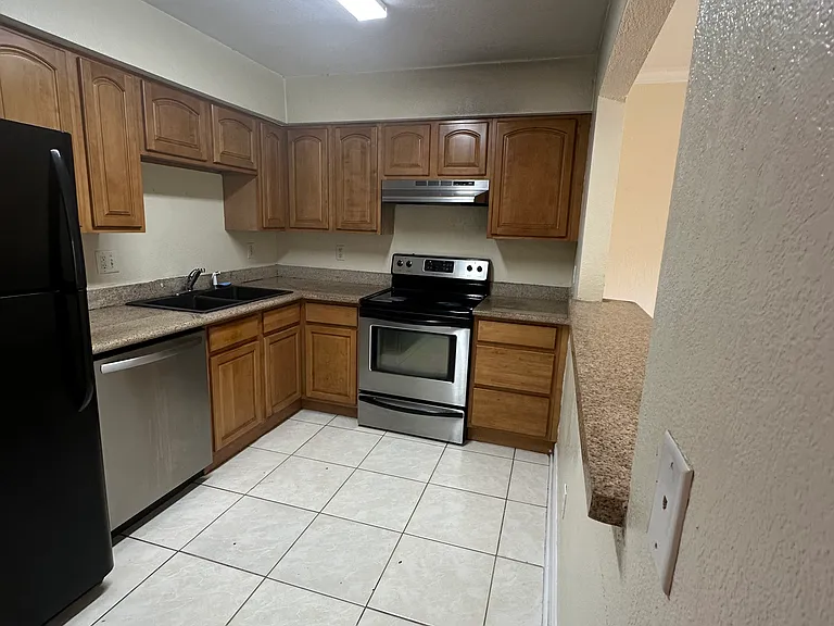 420 Arnold Dr — Photo 5