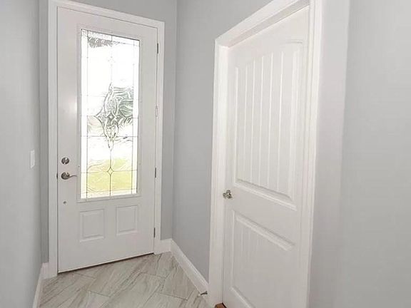 5th image of 18 Collingwood Ln #A