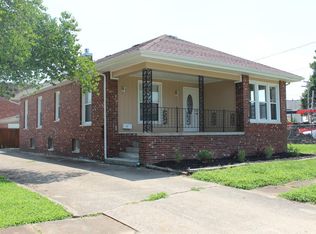 705 N Van Buren St, Marion, IL 62959