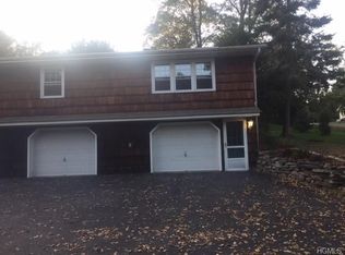 1 Maclean Dr, Rock Tavern, NY 12575