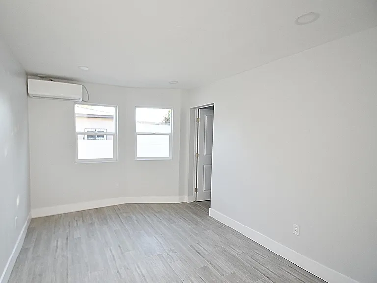 3445 Newton Ave — Photo 9
