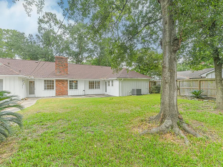 12223 Old Oaks Dr — Photo 36