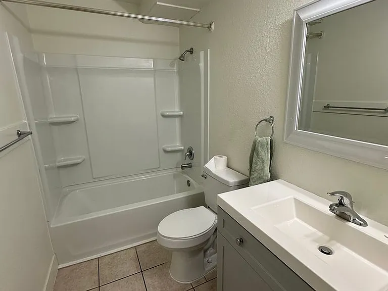 768 N Redwood Rd #12 — Photo 16