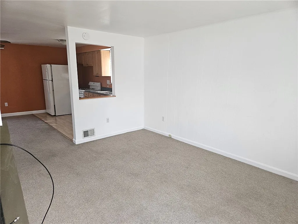 2 bed, 1800 sqft, $1,100 — Photo 3