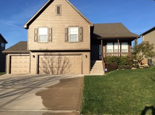16560 S Lind Rd, Olathe, KS 66062