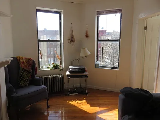 Rented by Space Real Estate | media 18