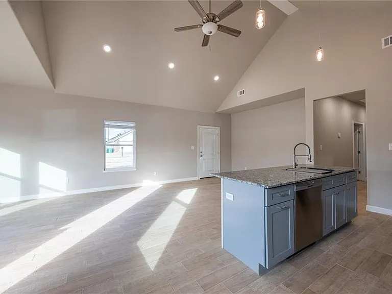 802 Valley Oaks Ln — Photo 8