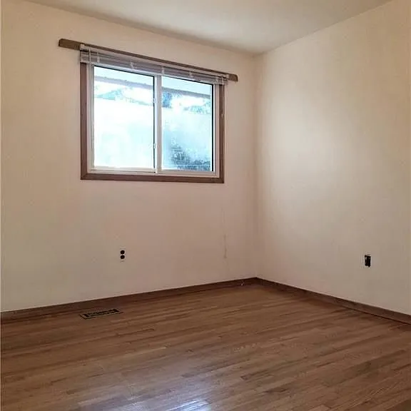 11 Roselyn Ct — Photo 9