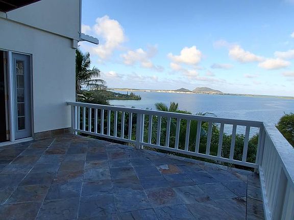 Large outdoor lanai with amazing views and privacy