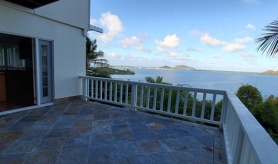 Large outdoor lanai with amazing views and privacy
