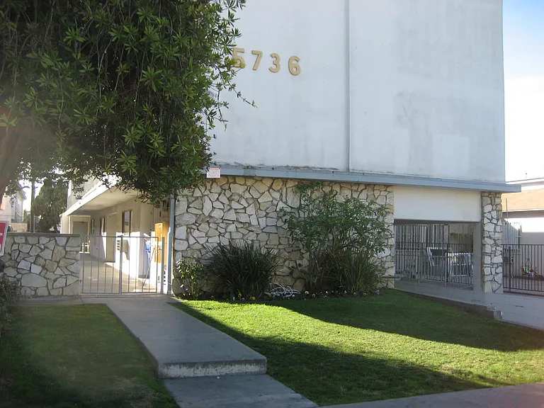 5736 Lexington Ave — Photo 9