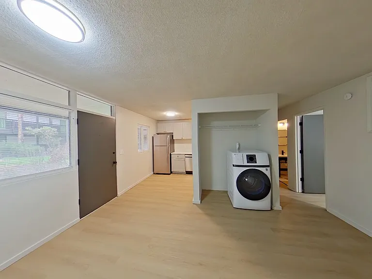University Manor - Newly Renovated Units just a short walk from Campus! — Photo 96