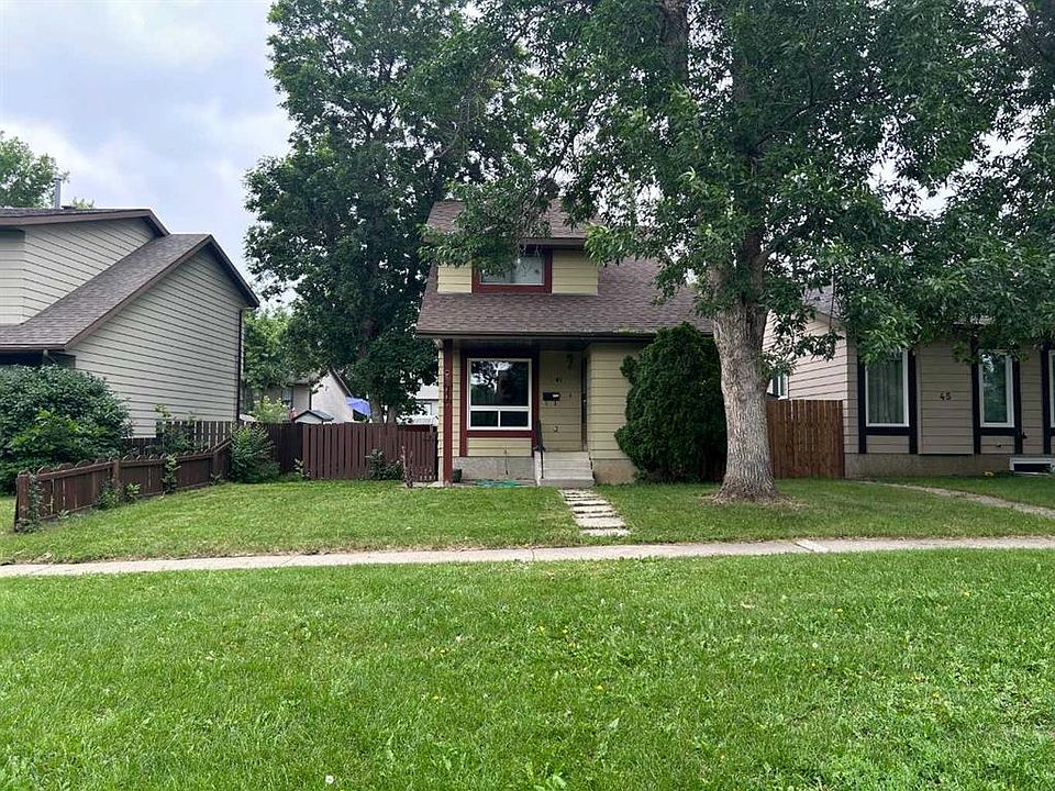 1st image of 41 NW South Ridge Cres SW