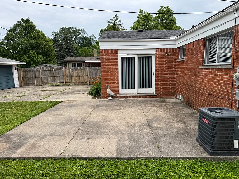22489 Daniels St — Photo 12