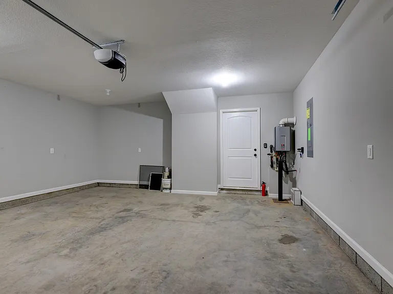 1008 Meadowview Ln — Photo 66