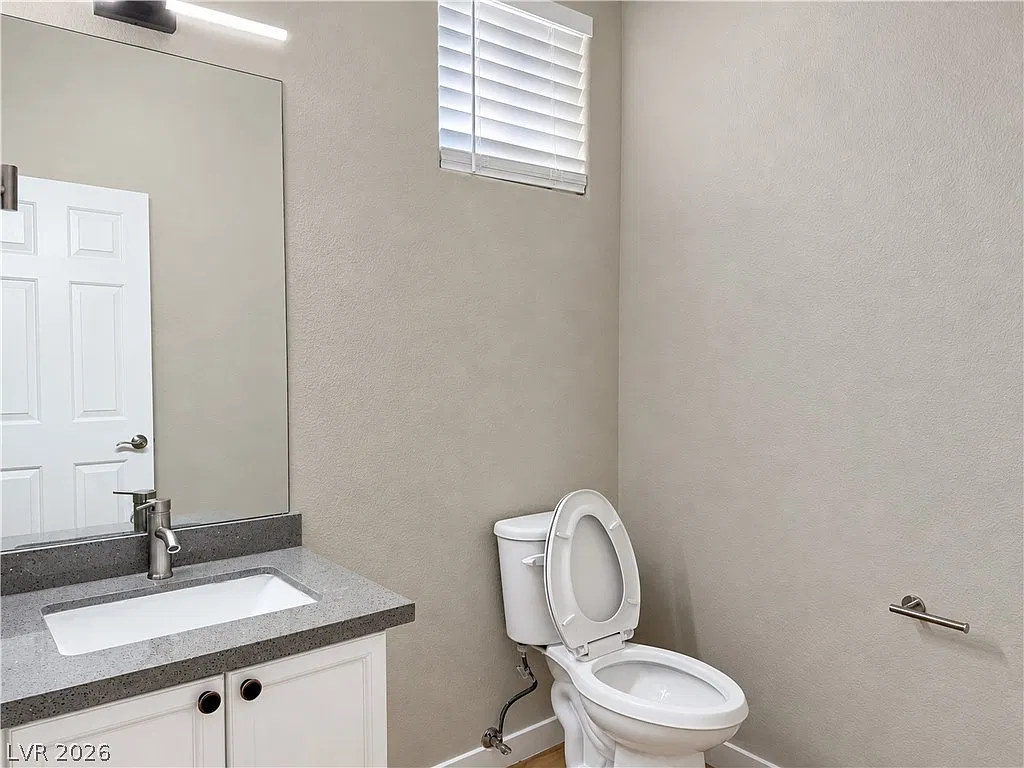 4 bed, 2.5 bath, 2396 sqft, $2,350 — Photo 4