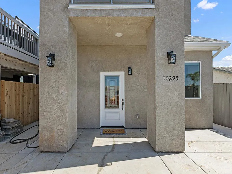 10295 San Ramon Dr — Photo 2