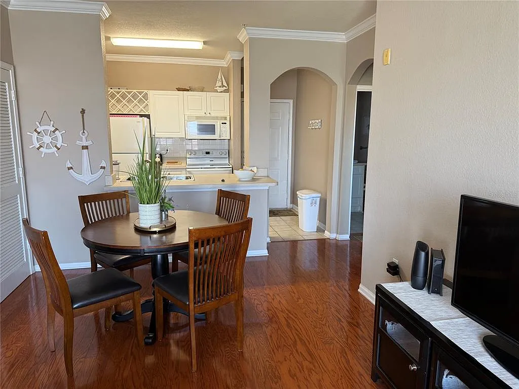 1 bed, 1.0 bath, 660 sqft, $1,600 — Photo 2