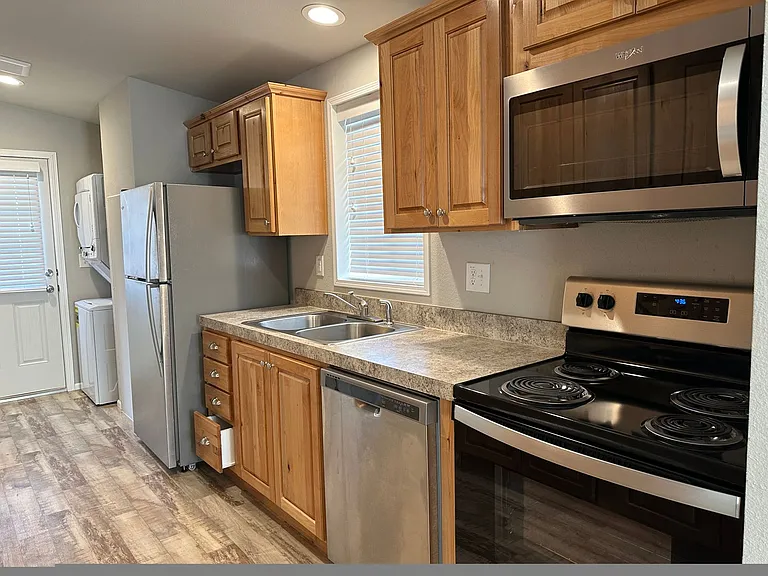 223 SE 8th St #A & B — Photo 6