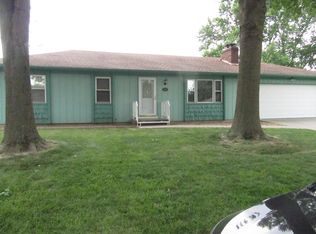 536 S Lake Dr, Marshall, MO 65340